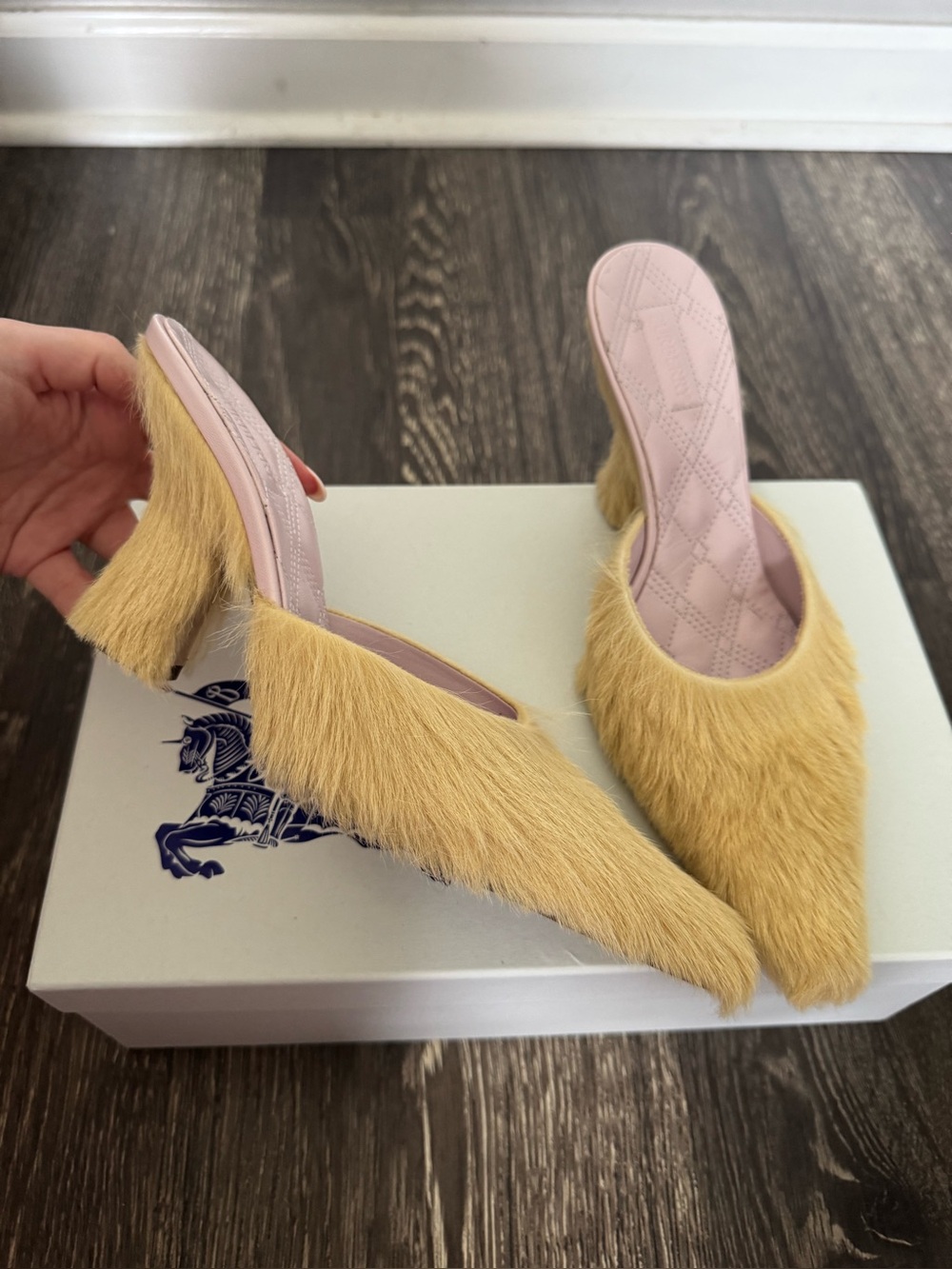 Burberry yellow calf hair mules - Picture 3 of 11